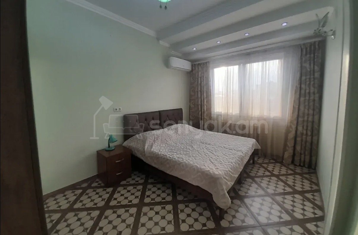 2 Սենյականոց Բնակարան Քարե Շենքում, 72քմ, 5/5 հարկ, Կապիտալ Վերանորոգված, Կահավորված