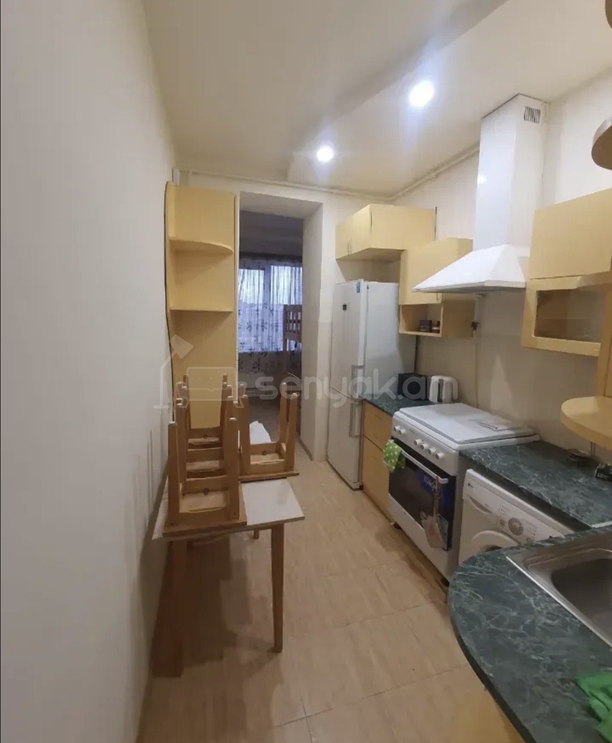 3 Սենյականոց Բնակարան Քարե Շենքում, 62քմ, 4/5 հարկ, Կապիտալ Վերանորոգված, Կահավորված