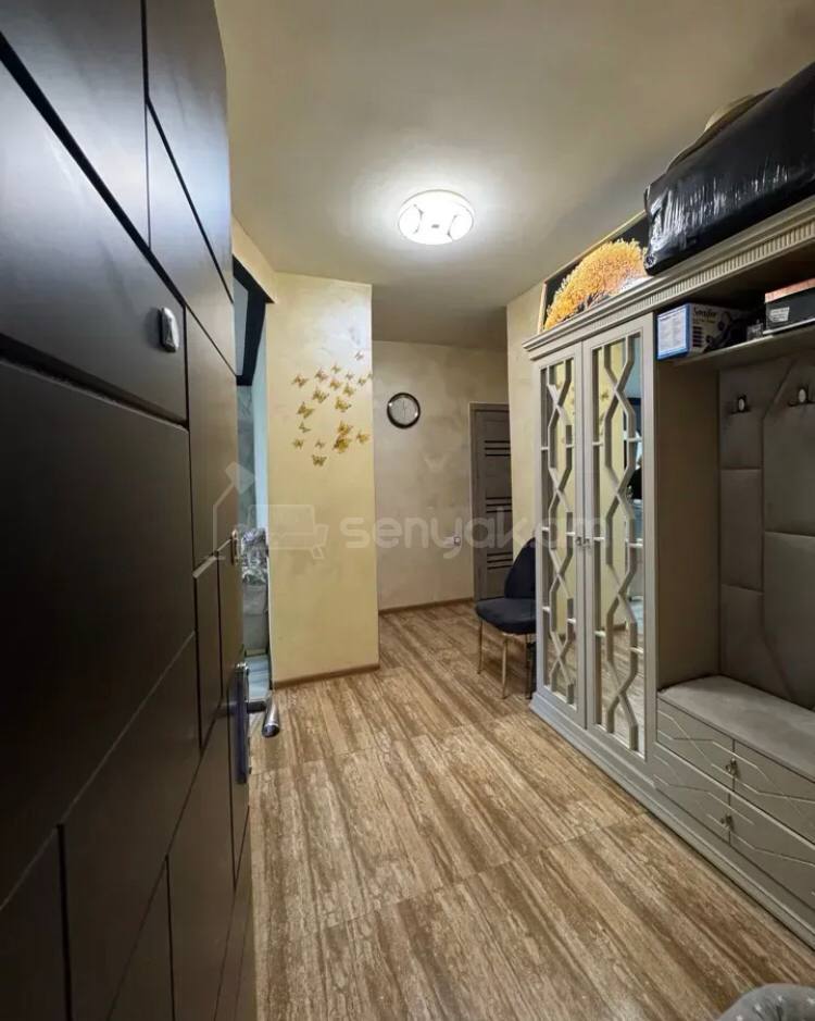 3 Սենյականոց Բնակարան Քարե Շենքում, 80քմ, 5/5 հարկ, Կապիտալ Վերանորոգված