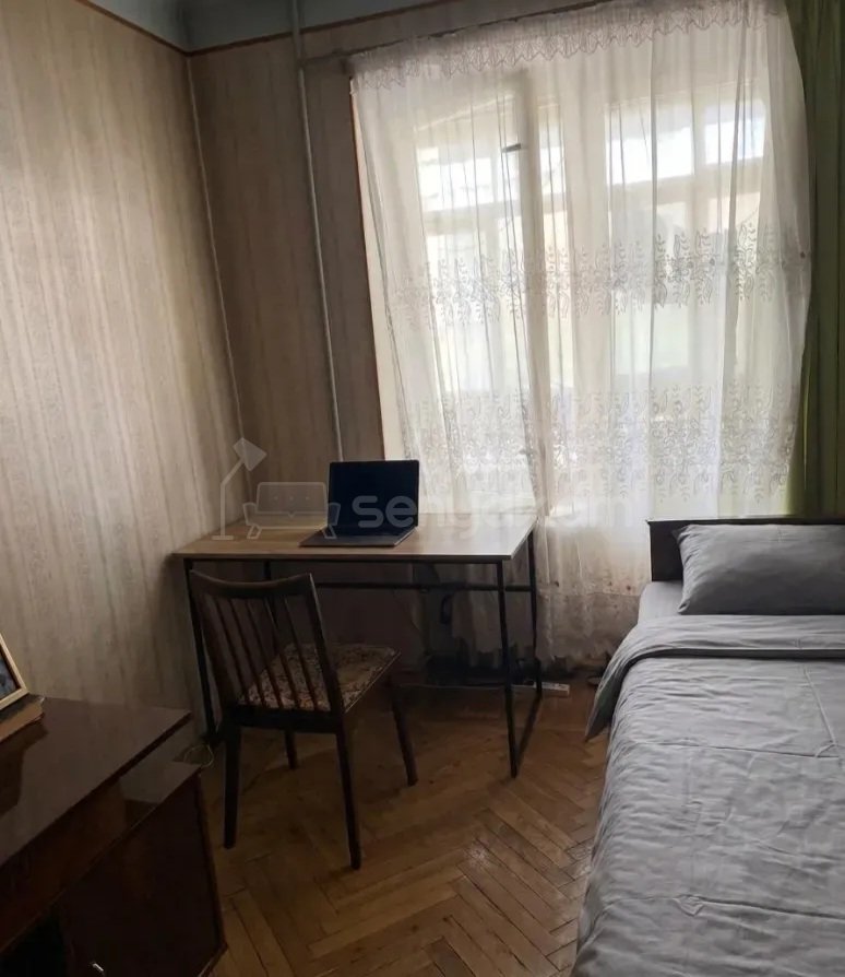 3 Սենյականոց Բնակարան Քարե Շենքում, 81քմ, 4/5 հարկ, Պետական Վիճակում
