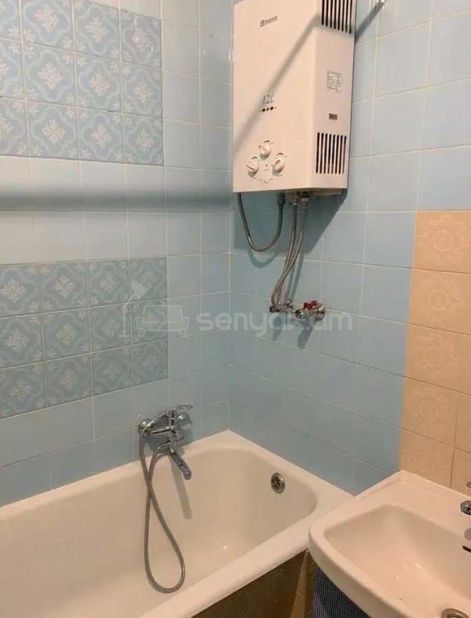 3 Սենյականոց Բնակարան Քարե Շենքում, 81քմ, 4/5 հարկ, Պետական Վիճակում