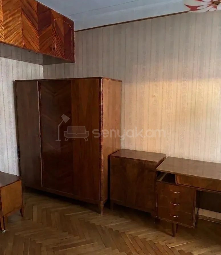 3 Սենյականոց Բնակարան Քարե Շենքում, 81քմ, 4/5 հարկ, Պետական Վիճակում