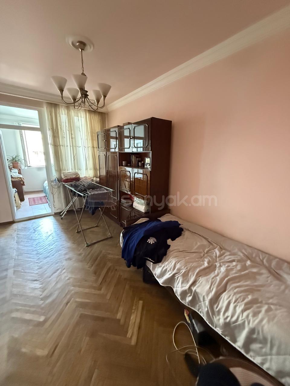 4 Սենյականոց Բնակարան Քարե Շենքում, 99քմ, 6/8 հարկ, Կապիտալ Վերանորոգված