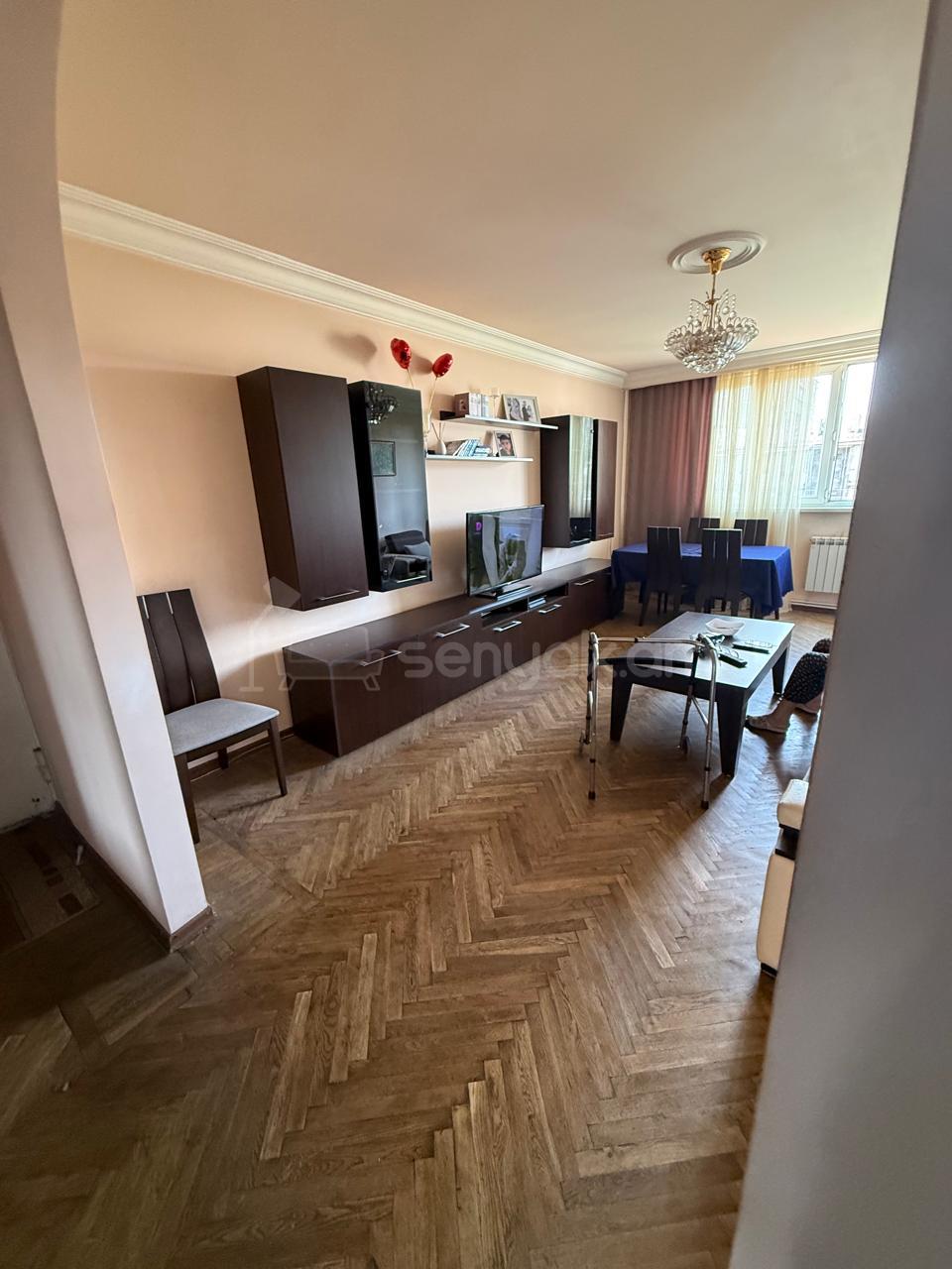 4 Սենյականոց Բնակարան Քարե Շենքում, 99քմ, 6/8 հարկ, Կապիտալ Վերանորոգված