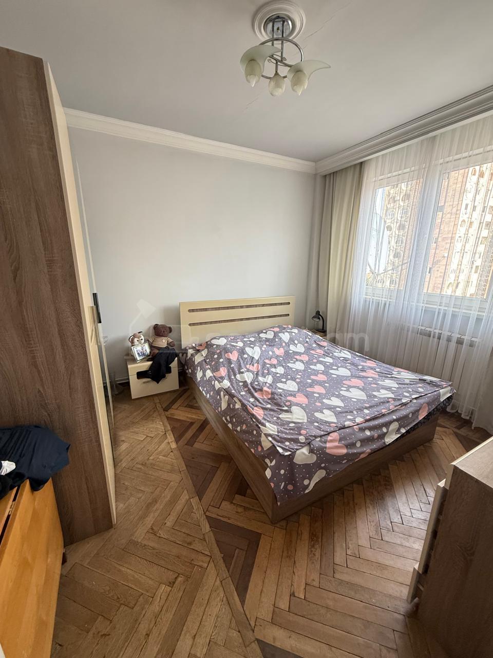 4 Սենյականոց Բնակարան Քարե Շենքում, 99քմ, 6/8 հարկ, Կապիտալ Վերանորոգված