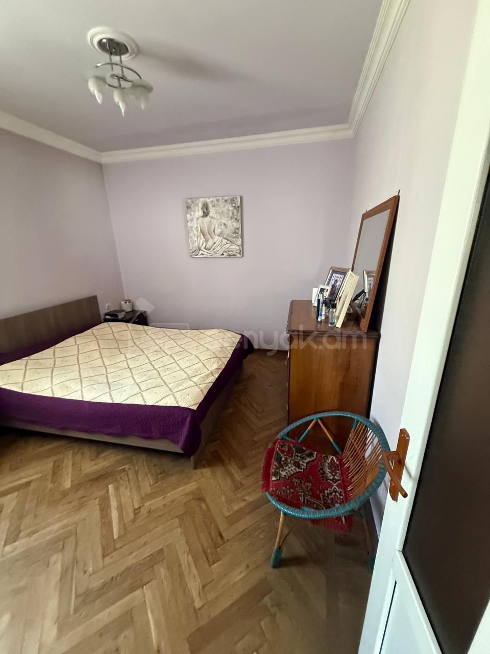 4 Սենյականոց Բնակարան Քարե Շենքում, 99քմ, 6/8 հարկ, Կապիտալ Վերանորոգված