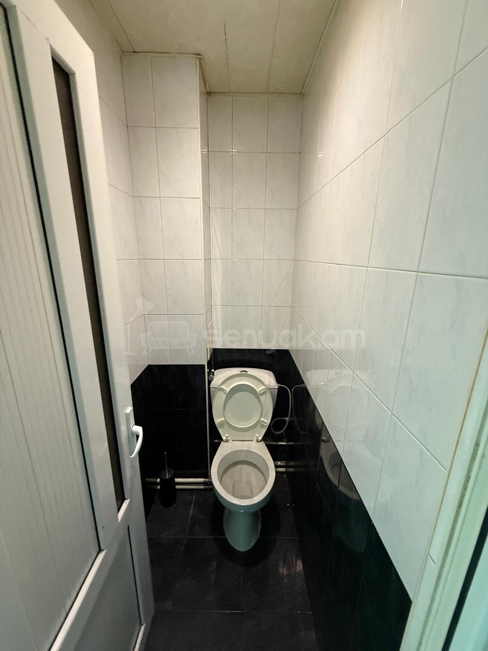 4 Սենյականոց Բնակարան Քարե Շենքում, 99քմ, 6/8 հարկ, Կապիտալ Վերանորոգված
