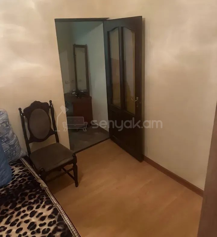 3 Սենյականոց Բնակարան Քարե Շենքում, 72քմ, 1/1 հարկ, Նորմալ Վիճակում, Կահավորված