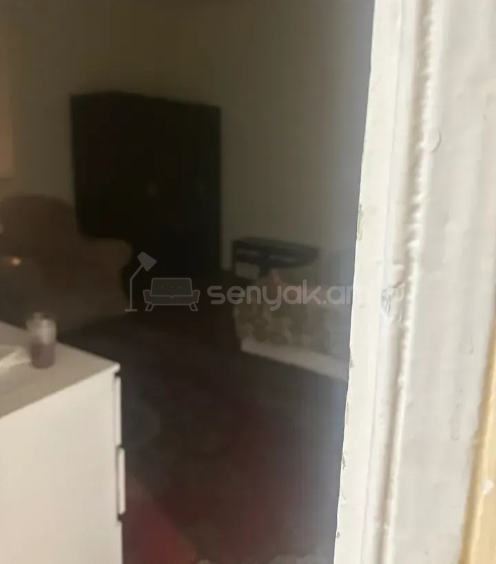 3 Սենյականոց Բնակարան Քարե Շենքում, 72քմ, 1/1 հարկ, Նորմալ Վիճակում, Կահավորված