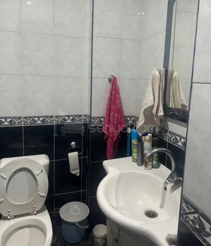 3 Սենյականոց Բնակարան Քարե Շենքում, 72քմ, 1/1 հարկ, Նորմալ Վիճակում, Կահավորված