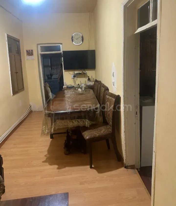 3 Սենյականոց Բնակարան Քարե Շենքում, 72քմ, 1/1 հարկ, Նորմալ Վիճակում, Կահավորված