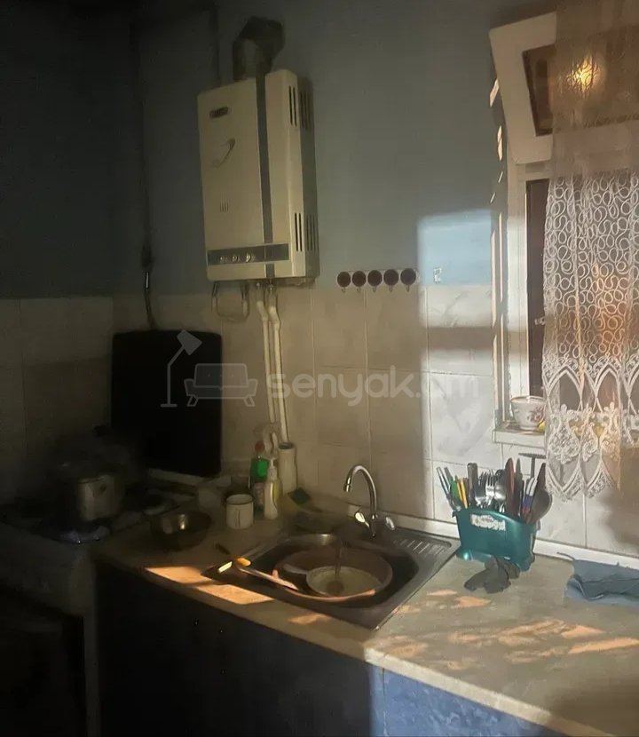 3 Սենյականոց Բնակարան Քարե Շենքում, 72քմ, 1/1 հարկ, Նորմալ Վիճակում, Կահավորված