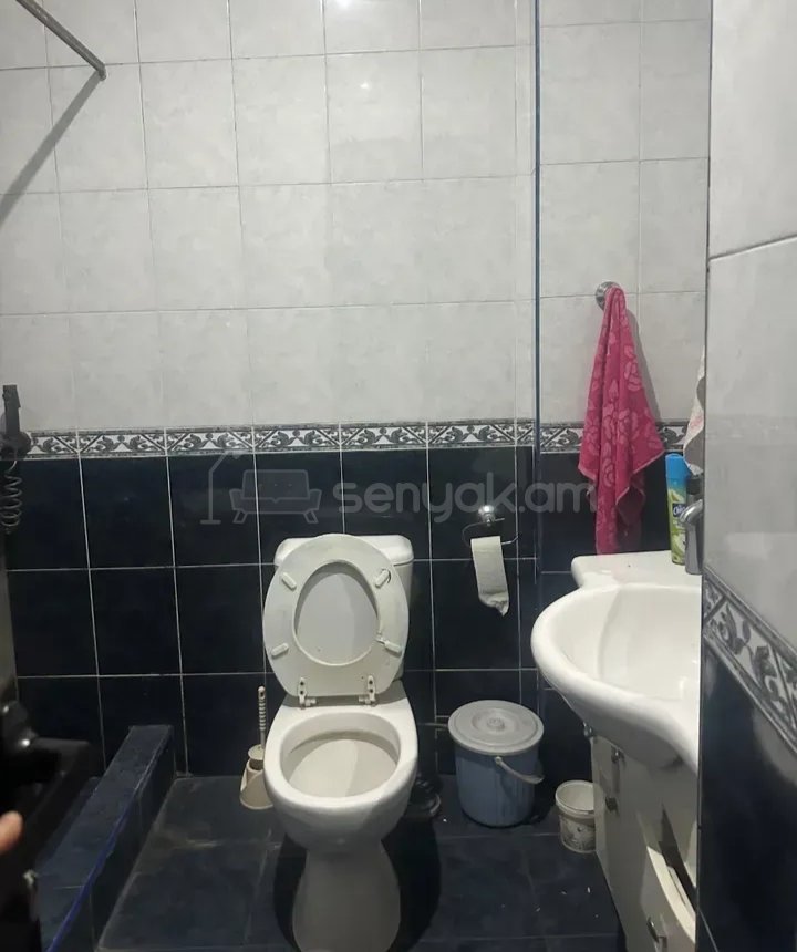 3 Սենյականոց Բնակարան Քարե Շենքում, 72քմ, 1/1 հարկ, Նորմալ Վիճակում, Կահավորված