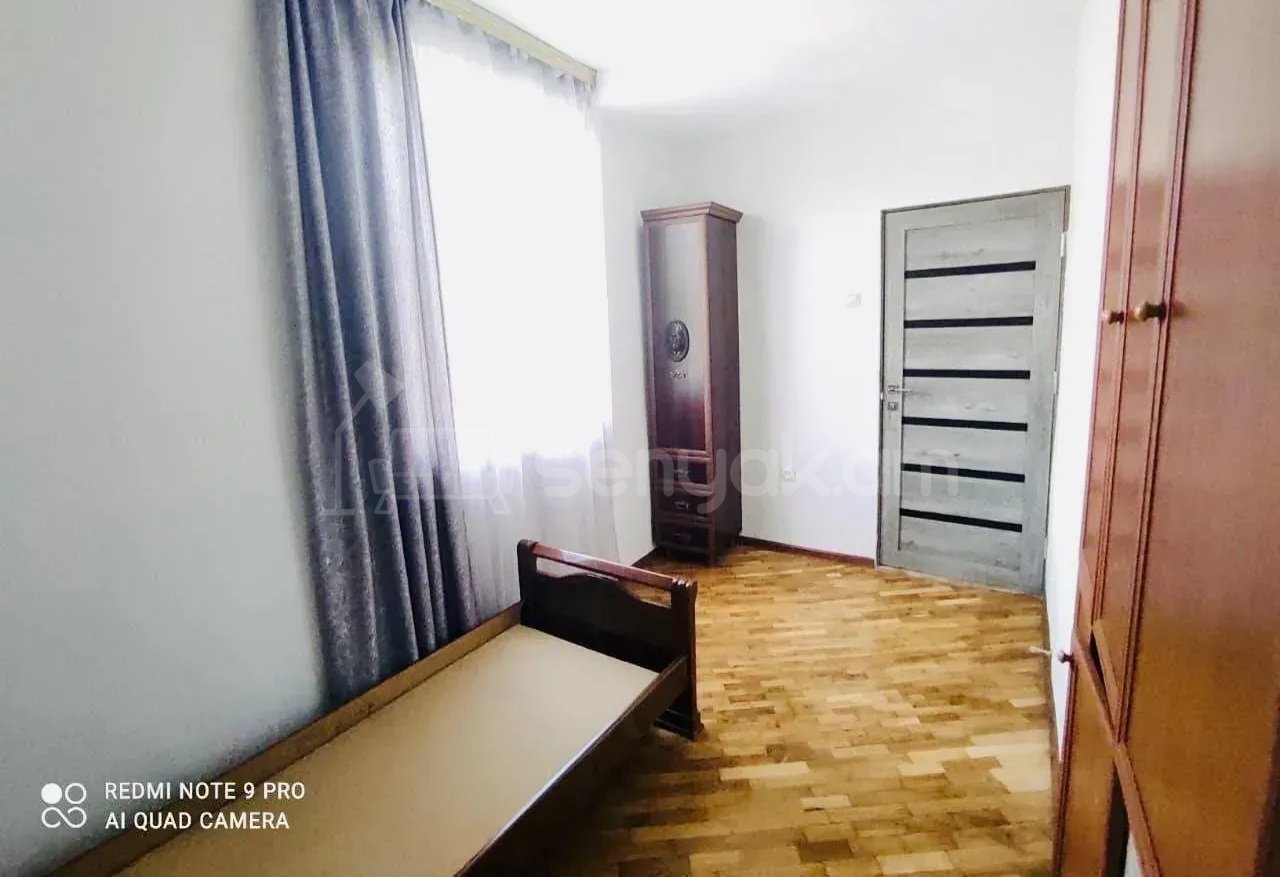 4 Սենյականոց Բնակարան Քարե Շենքում, 100քմ, 3/4 հարկ, Կապիտալ Վերանորոգված