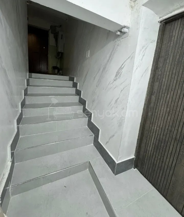 2 Սենյականոց Բնակարան Քարե Շենքում, 56քմ, 2/4 հարկ, Նորմալ Վիճակում, Կահավորված, Արևկող