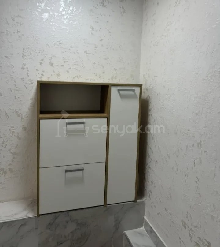 2 Սենյականոց Բնակարան Քարե Շենքում, 56քմ, 2/4 հարկ, Նորմալ Վիճակում, Կահավորված, Արևկող