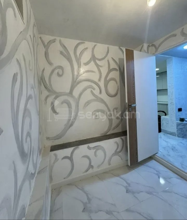 2 Սենյականոց Բնակարան Քարե Շենքում, 56քմ, 2/4 հարկ, Նորմալ Վիճակում, Կահավորված, Արևկող