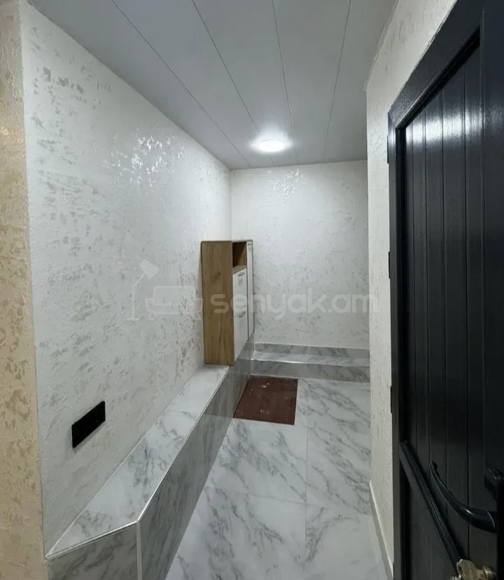 2 Սենյականոց Բնակարան Քարե Շենքում, 56քմ, 2/4 հարկ, Նորմալ Վիճակում, Կահավորված, Արևկող