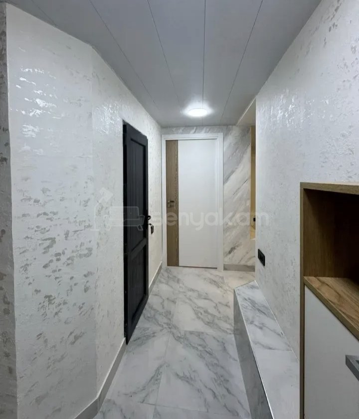2 Սենյականոց Բնակարան Քարե Շենքում, 56քմ, 2/4 հարկ, Նորմալ Վիճակում, Կահավորված, Արևկող