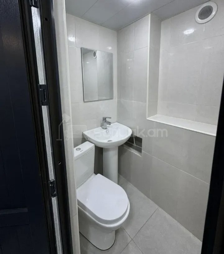 2 Սենյականոց Բնակարան Քարե Շենքում, 56քմ, 2/4 հարկ, Նորմալ Վիճակում, Կահավորված, Արևկող