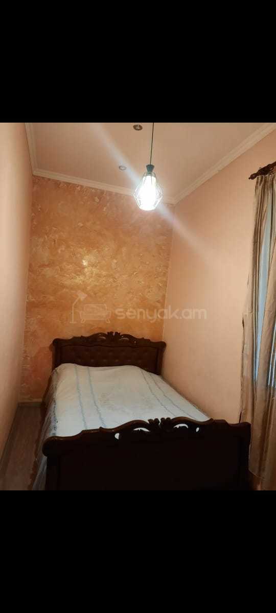 3 Սենյականոց Բնակարան Քարե Շենքում, 72քմ, 2/4 հարկ, Նորմալ Վիճակում, Կահավորված
