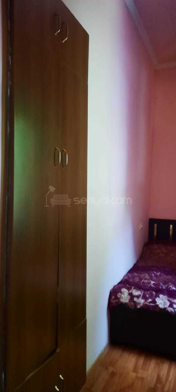 3 Սենյականոց Բնակարան Քարե Շենքում, 72քմ, 2/4 հարկ, Նորմալ Վիճակում, Կահավորված