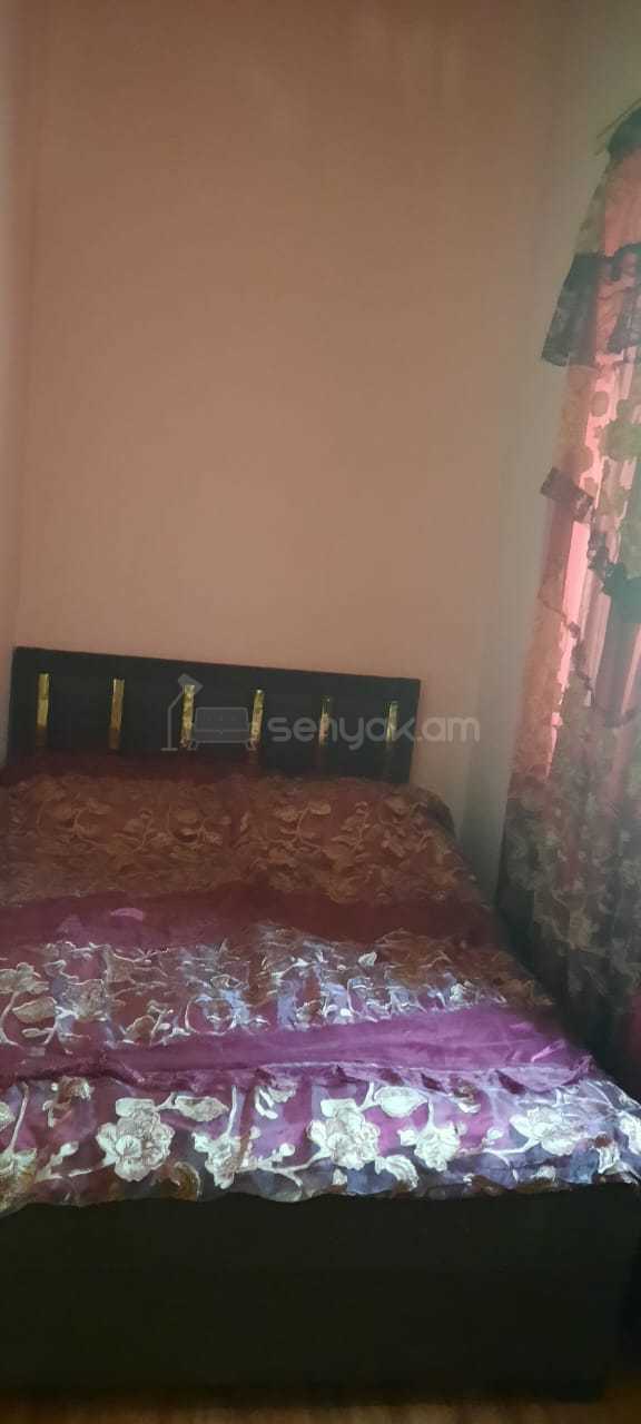 3 Սենյականոց Բնակարան Քարե Շենքում, 72քմ, 2/4 հարկ, Նորմալ Վիճակում, Կահավորված
