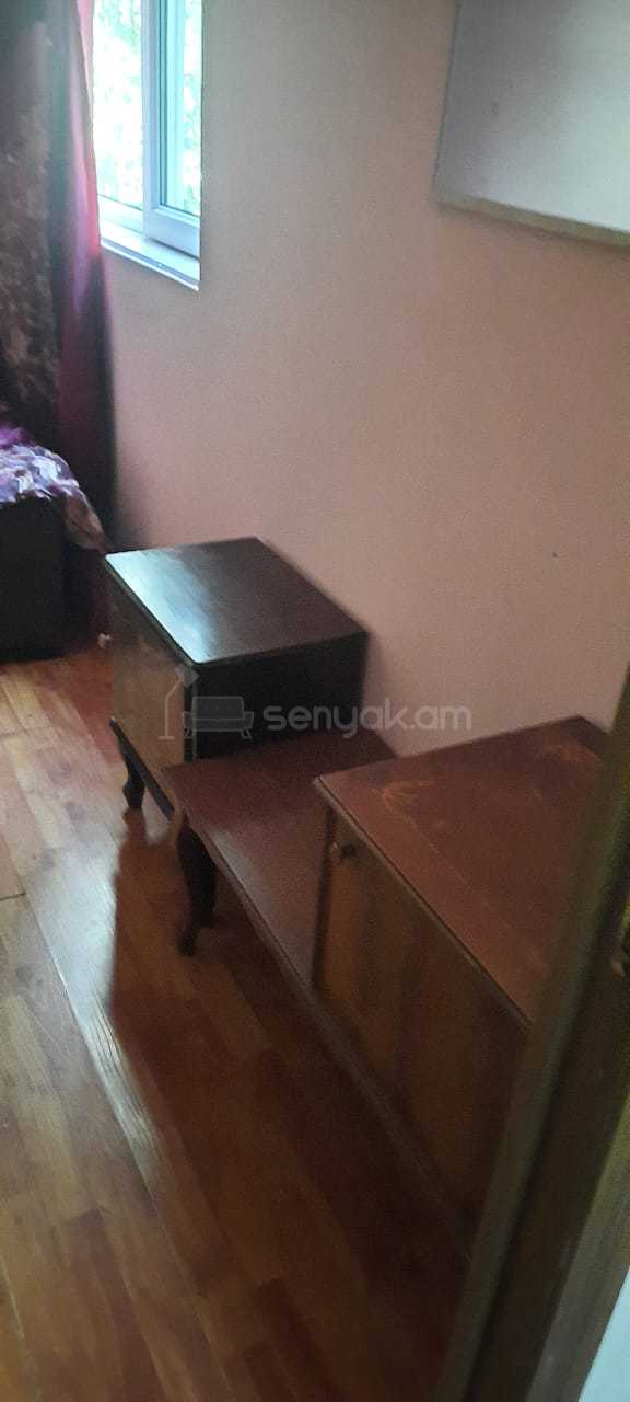 3 Սենյականոց Բնակարան Քարե Շենքում, 72քմ, 2/4 հարկ, Նորմալ Վիճակում, Կահավորված