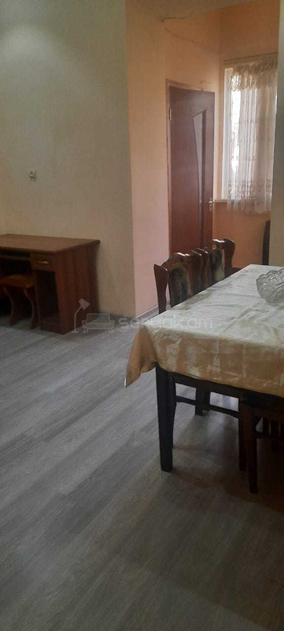 3 Սենյականոց Բնակարան Քարե Շենքում, 72քմ, 2/4 հարկ, Նորմալ Վիճակում, Կահավորված