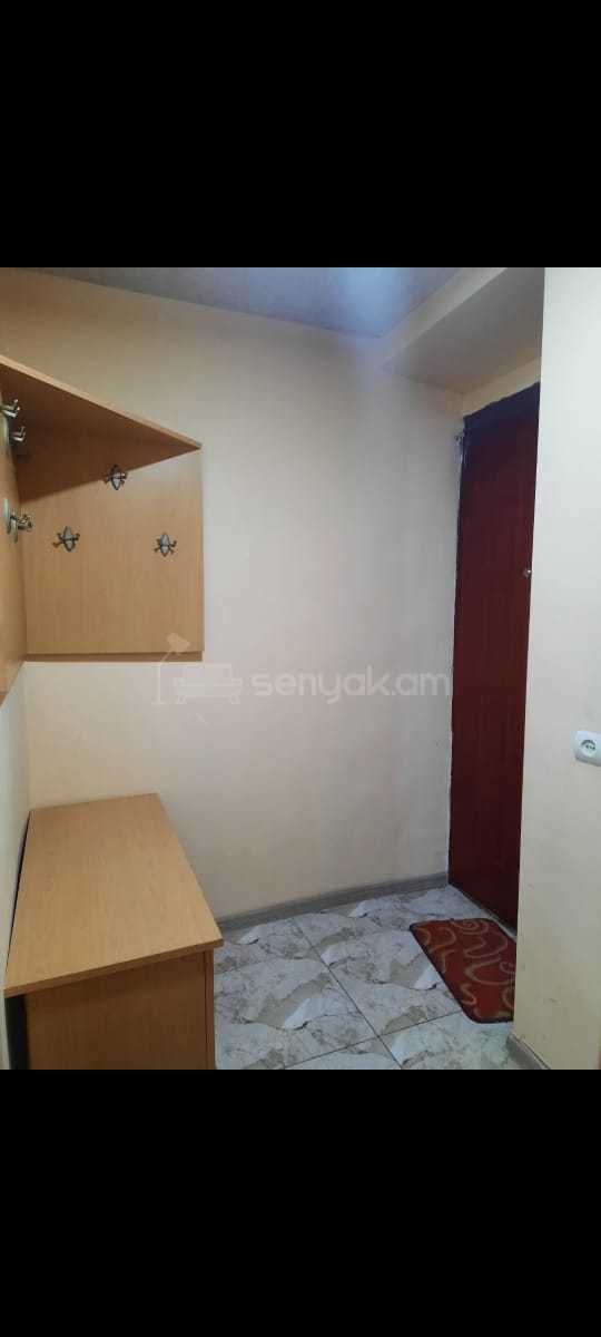 3 Սենյականոց Բնակարան Քարե Շենքում, 72քմ, 2/4 հարկ, Նորմալ Վիճակում, Կահավորված