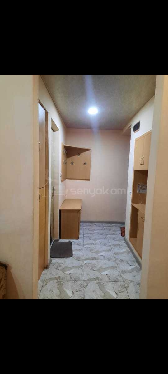 3 Սենյականոց Բնակարան Քարե Շենքում, 72քմ, 2/4 հարկ, Նորմալ Վիճակում, Կահավորված