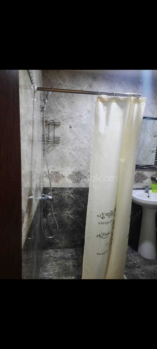 3 Սենյականոց Բնակարան Քարե Շենքում, 72քմ, 2/4 հարկ, Նորմալ Վիճակում, Կահավորված