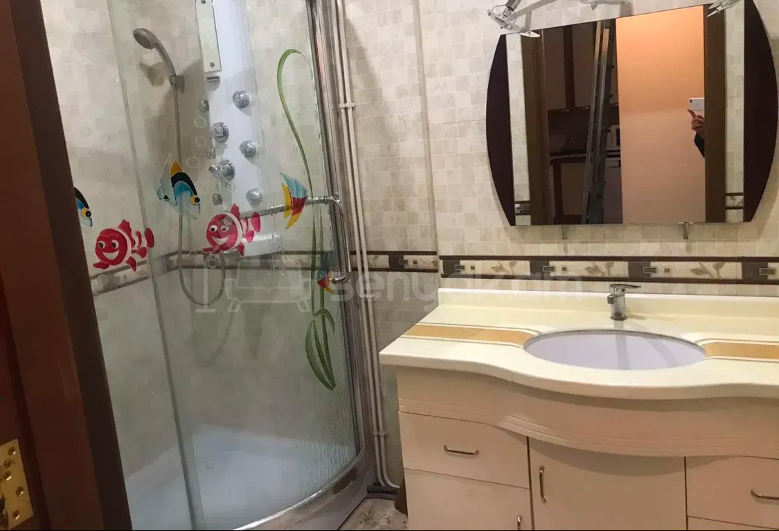3 Սենյականոց Բնակարան Քարե Շենքում, 93քմ, 3/5 հարկ, Կապիտալ Վերանորոգված, Կահավորված, Արևկող