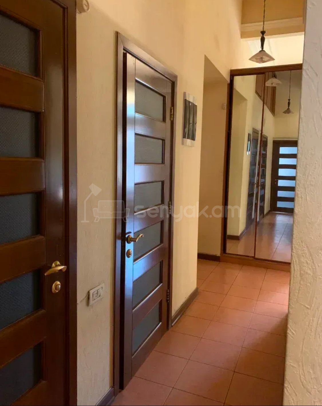 3 Սենյականոց Բնակարան Քարե Շենքում, 93քմ, 3/5 հարկ, Կապիտալ Վերանորոգված, Կահավորված, Արևկող