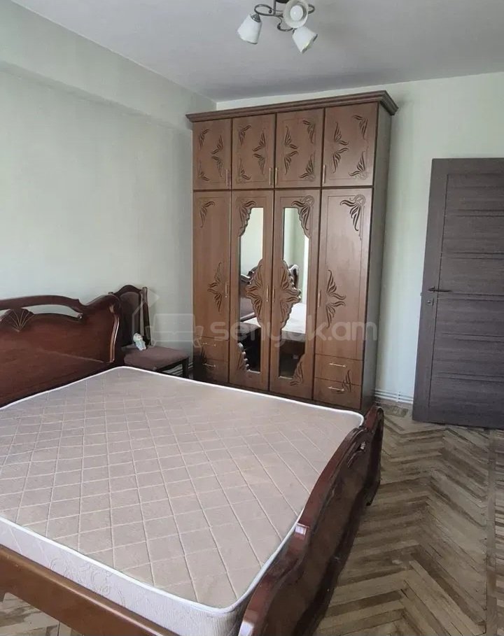 3 Սենյականոց Բնակարան Քարե Շենքում, 80քմ, 2/14 հարկ, Կապիտալ Վերանորոգված, Կահավորված