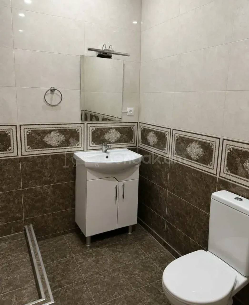 3 Սենյականոց Բնակարան Քարե Շենքում, 111քմ, 2/5 հարկ, Կապիտալ Վերանորոգված