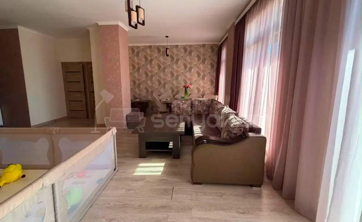 3 Սենյականոց Բնակարան Քարե Շենքում, 111քմ, 2/5 հարկ, Կապիտալ Վերանորոգված