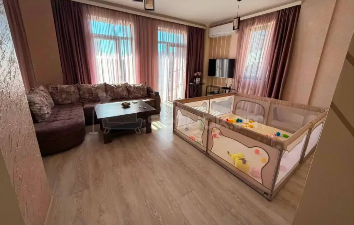 3 Սենյականոց Բնակարան Քարե Շենքում, 111քմ, 2/5 հարկ, Կապիտալ Վերանորոգված