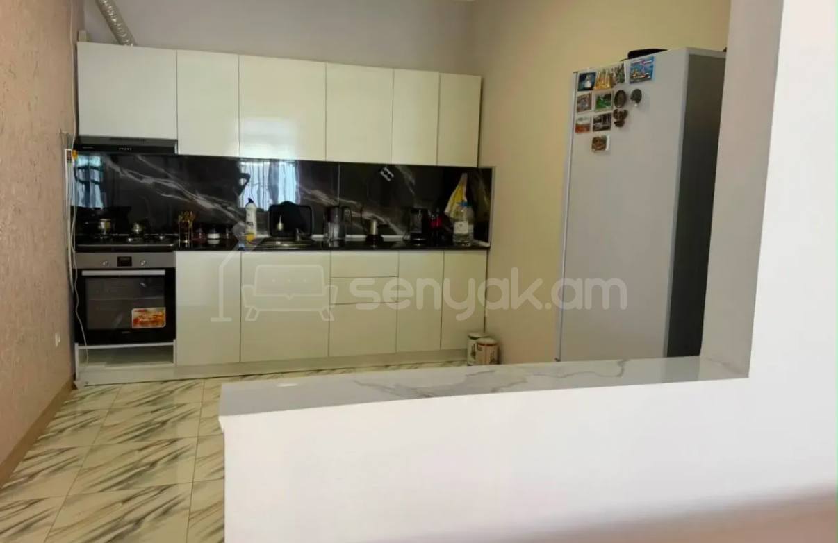 3 Սենյականոց Բնակարան Քարե Շենքում, 111քմ, 2/5 հարկ, Կապիտալ Վերանորոգված