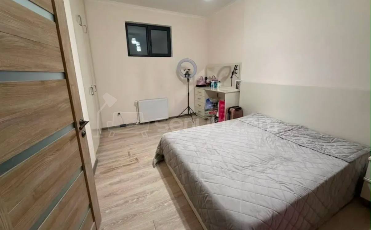 3 Սենյականոց Բնակարան Քարե Շենքում, 111քմ, 2/5 հարկ, Կապիտալ Վերանորոգված