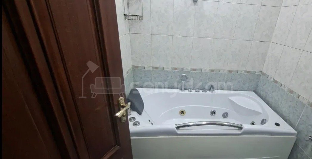 4 Սենյականոց Բնակարան, 74քմ, 6/9 հարկ, Կապիտալ Վերանորոգված, Կահավորված