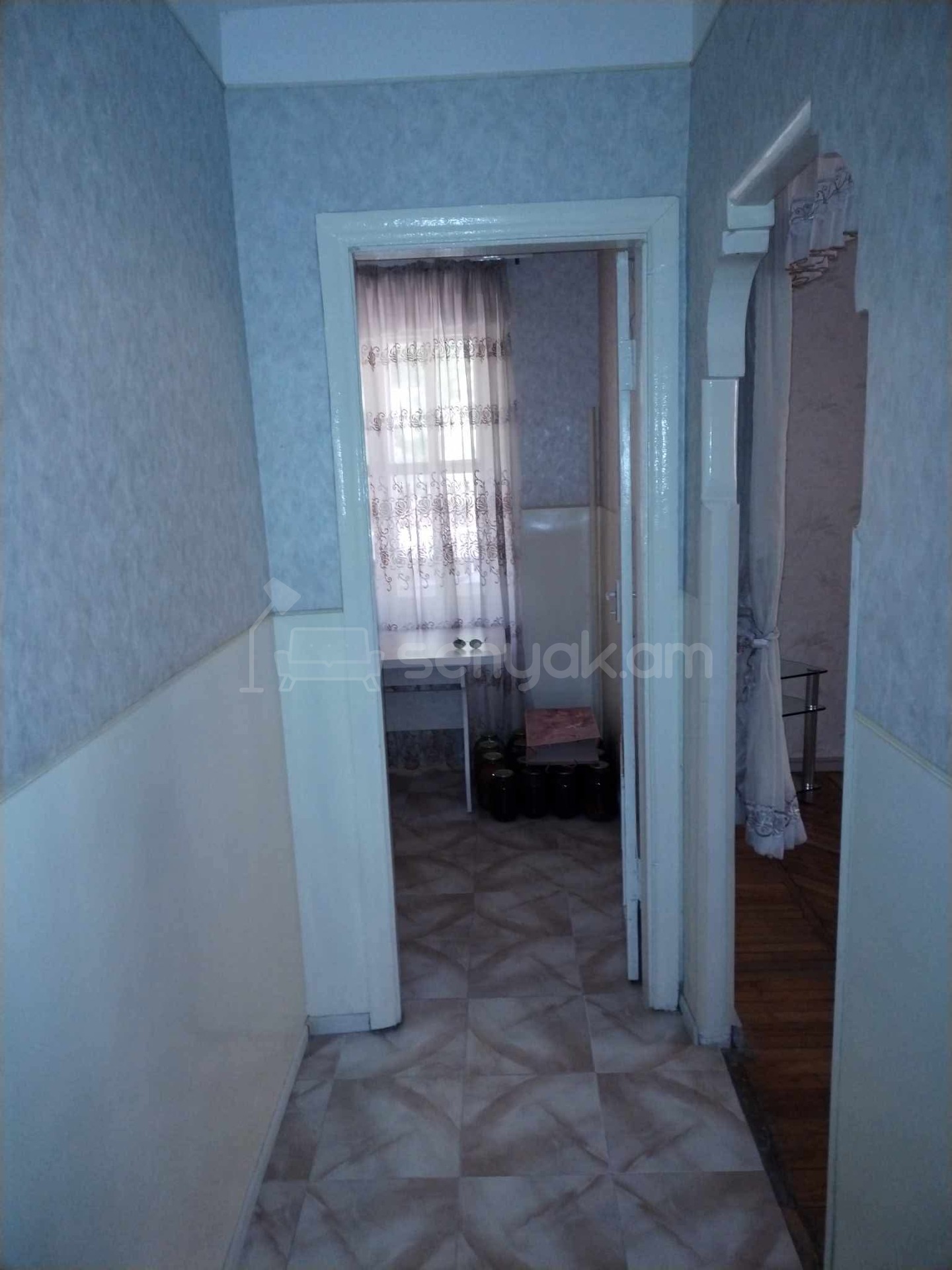 1 Սենյականոց Բնակարան Քարե Շենքում, 31քմ, 3/5 հարկ, Նորմալ Վիճակում