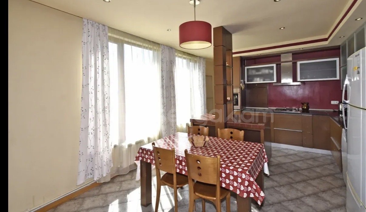 4 Սենյականոց Բնակարան Քարե Շենքում, 140քմ, 2/2 հարկ, Կապիտալ Վերանորոգված, Կահավորված, Արևկող