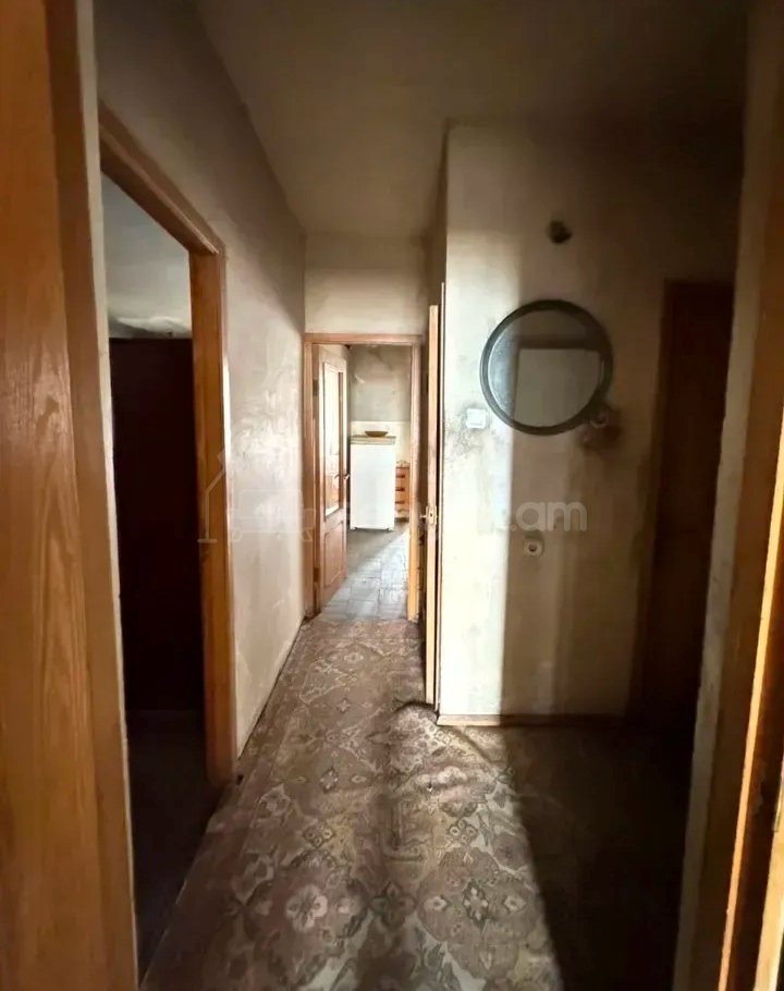 3 Սենյականոց Բնակարան Քարե Շենքում, 86քմ, 5/5 հարկ, Պետական Վիճակում