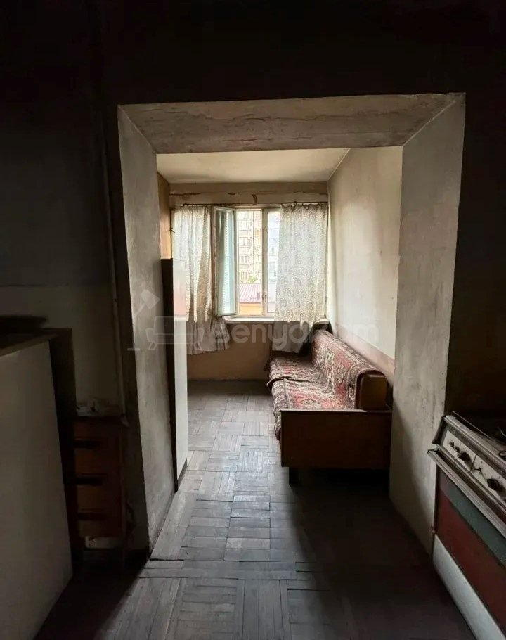 3 Սենյականոց Բնակարան Քարե Շենքում, 86քմ, 5/5 հարկ, Պետական Վիճակում