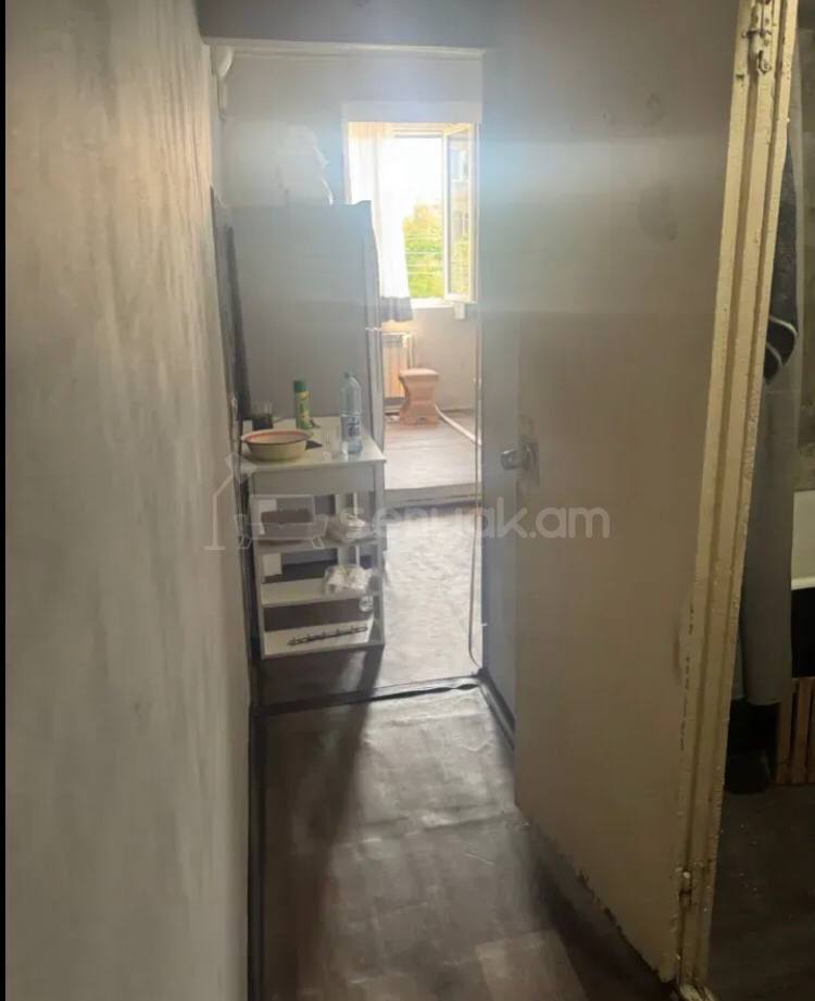 3 Սենյականոց Բնակարան Քարե Շենքում, 72քմ, 2/4 հարկ, Կոսմետիկ Վերանորոգված