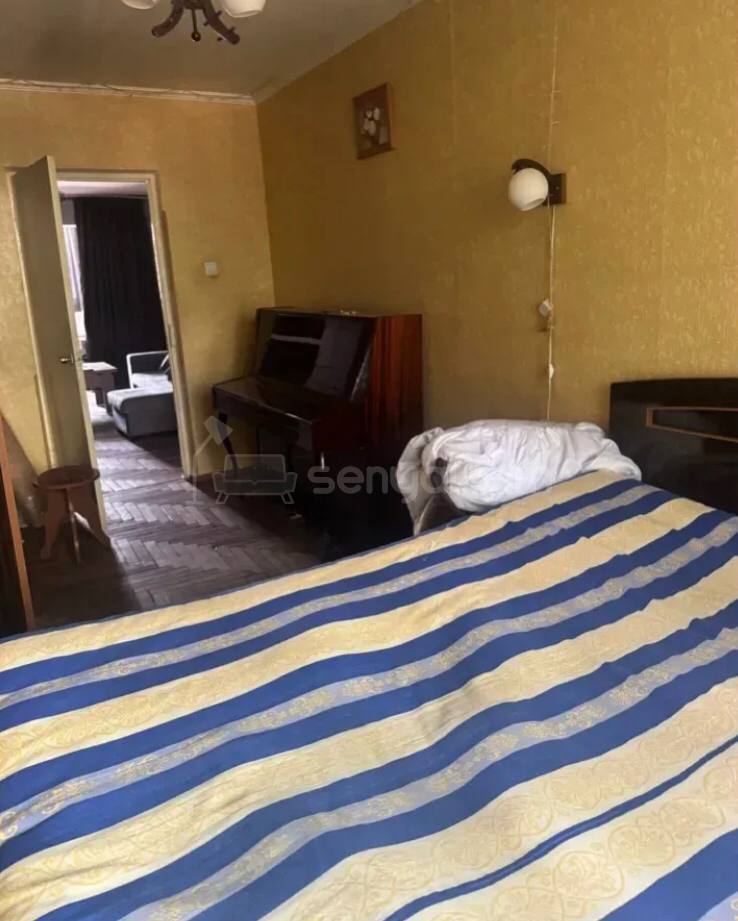 3 Սենյականոց Բնակարան Քարե Շենքում, 72քմ, 2/4 հարկ, Կոսմետիկ Վերանորոգված