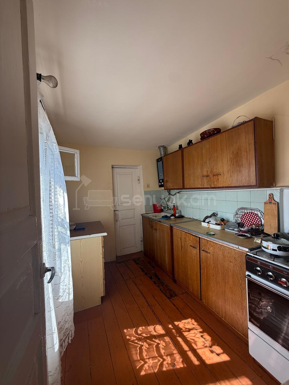 8 Սենյականոց Սեփական Տուն, 280քմ, Կոսմետիկ Վերանորոգված