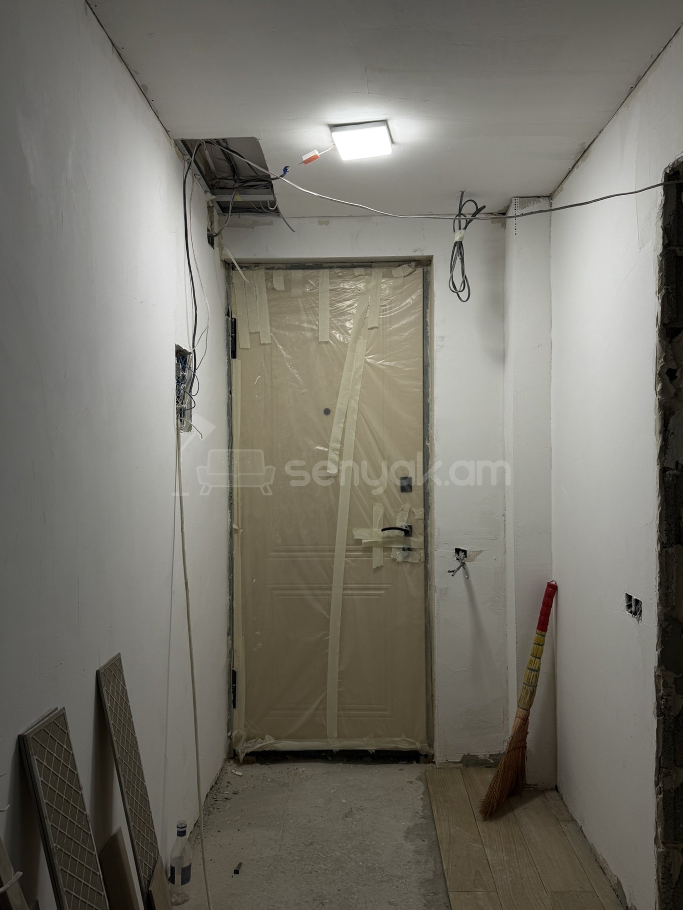 3 Սենյականոց Բնակարան Քարե Շենքում, 78քմ, 3/5 հարկ, Դիզայներական Վերանորոգված
