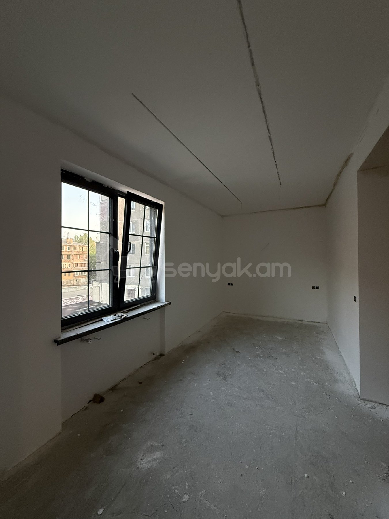 3 Սենյականոց Բնակարան Քարե Շենքում, 78քմ, 3/5 հարկ, Դիզայներական Վերանորոգված